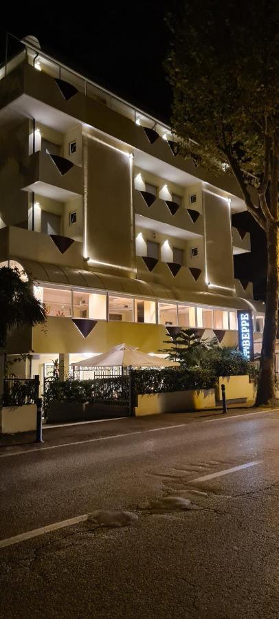Hotel Beppe Rímini Exterior foto