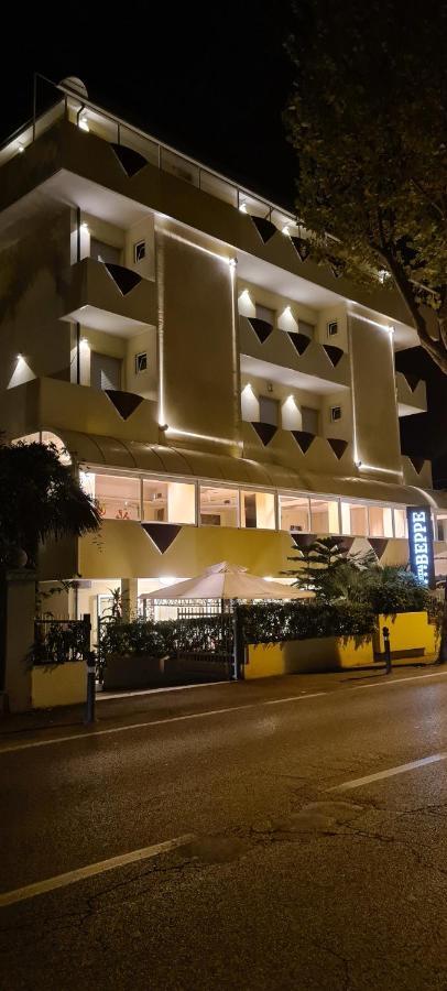 Hotel Beppe Rímini Exterior foto
