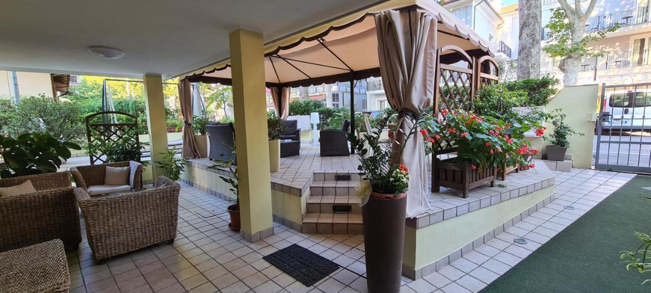 Hotel Beppe Rímini Exterior foto