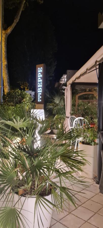 Hotel Beppe Rímini Exterior foto