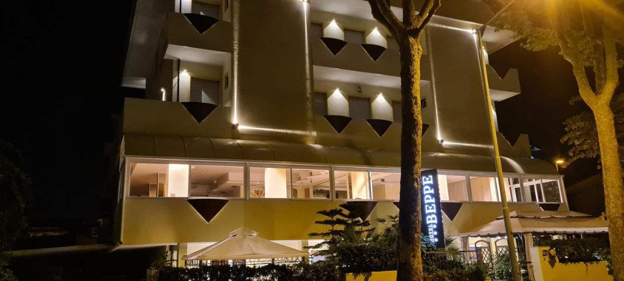 Hotel Beppe Rímini Exterior foto
