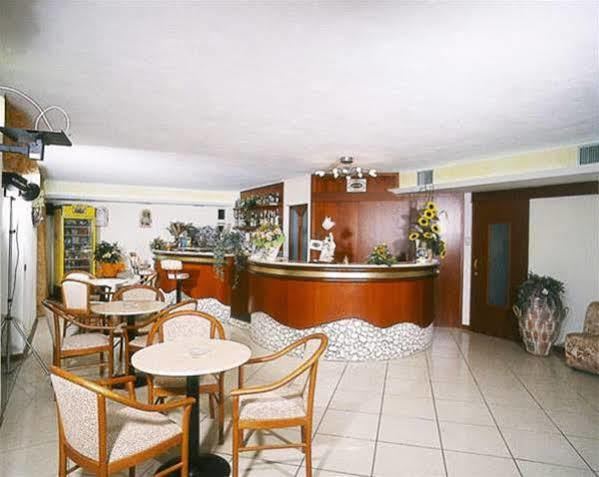 Hotel Beppe Rímini Exterior foto