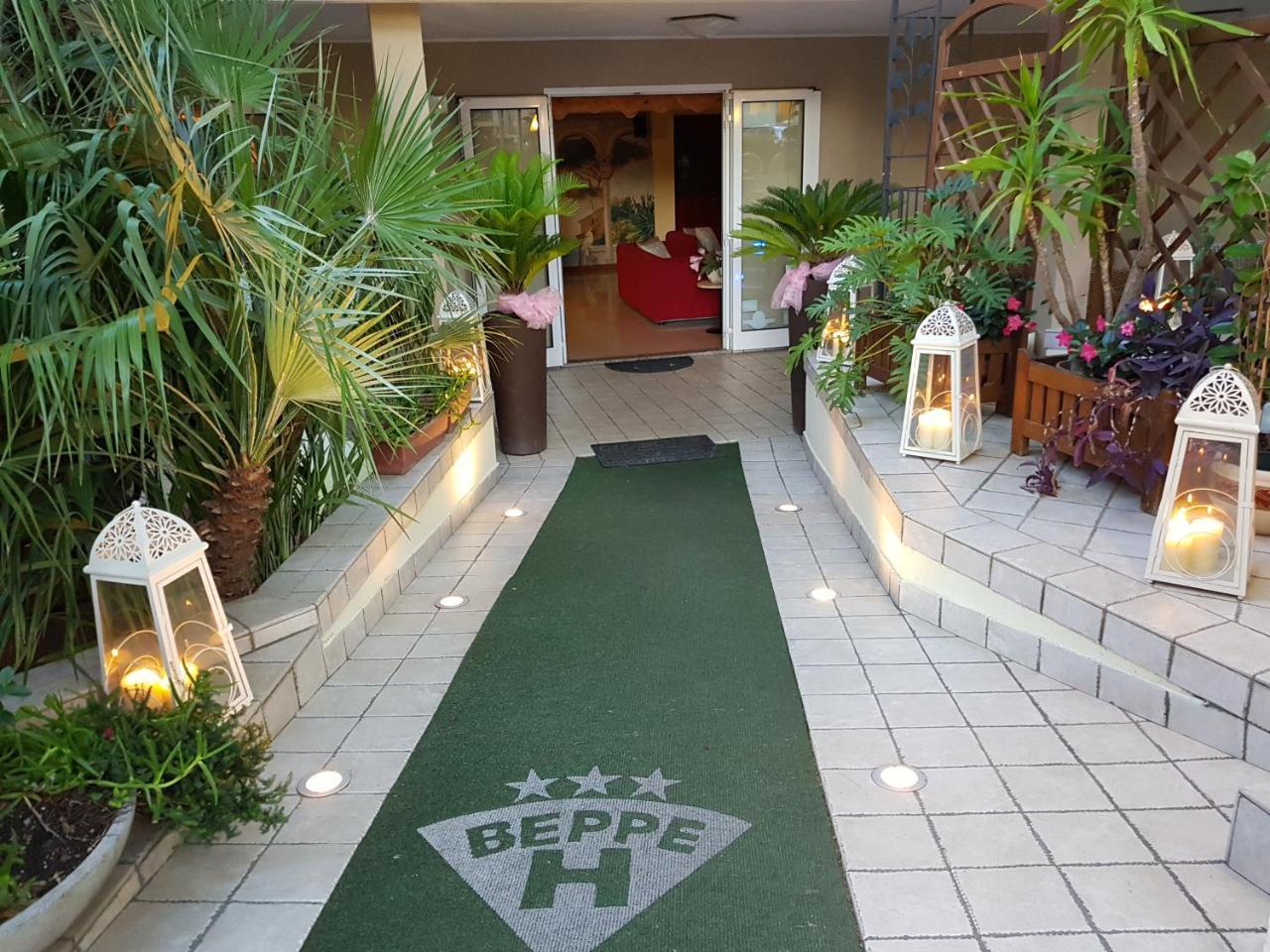 Hotel Beppe Rímini Exterior foto
